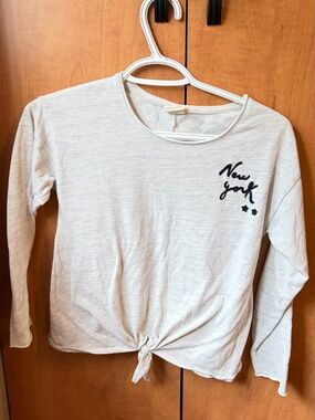 Light Beige Tie-Front Long-Sleeve Top with 'New York' Script